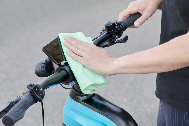 Mit einer abschliessenden Politur wird das Bike blitzblank. Foto: www.pd-f.de / www.fit-ebike.com