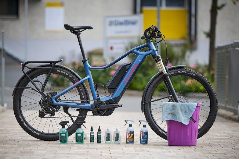 Für die richtige Pflege eines Velos beziehungsweise E-Bikes gibt es diverse Pflegeprodukte vom Reiniger bis hin zum Kettenöl. Foto: www.pd-f.de