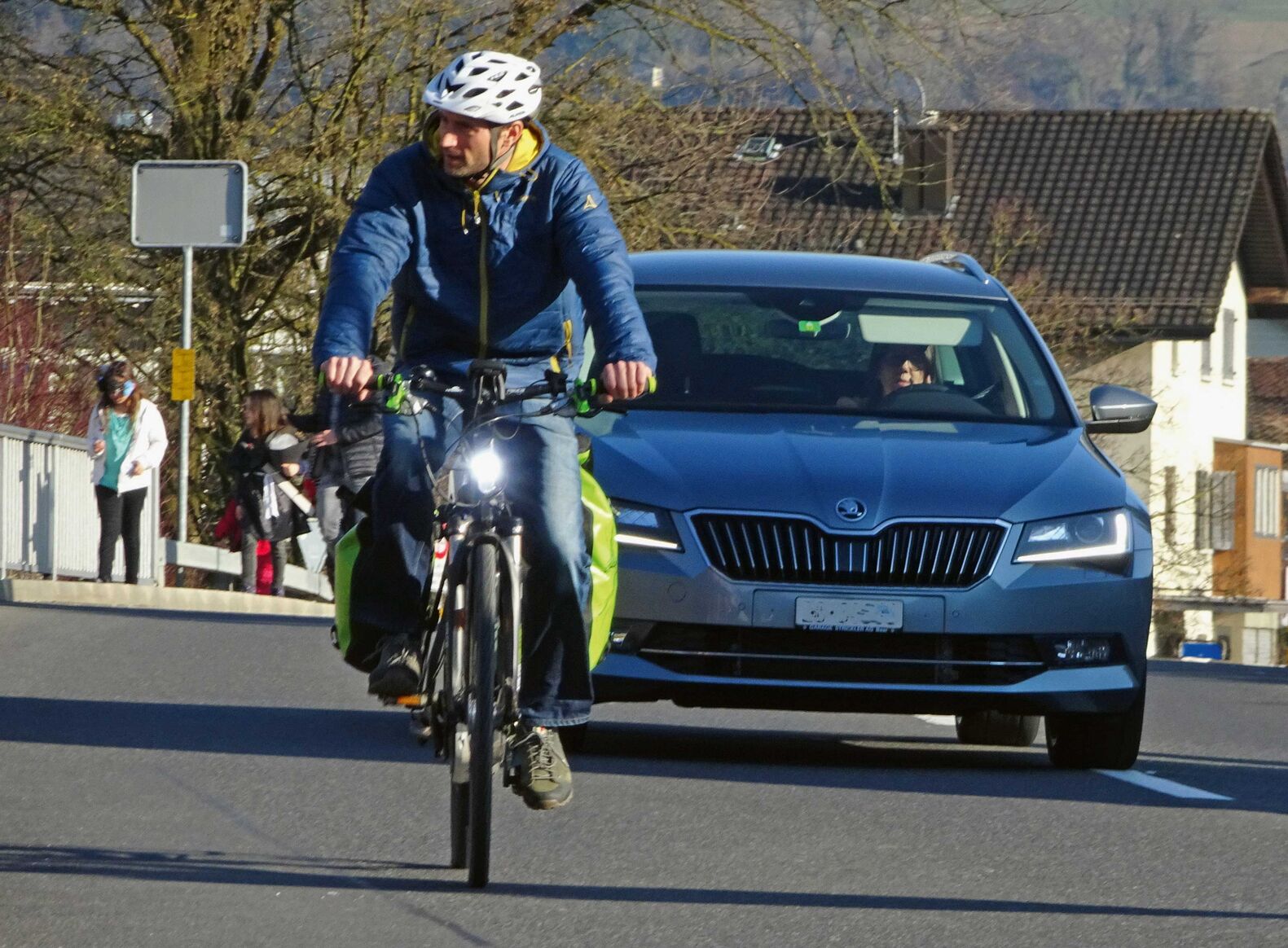 Ab 1. April 2022 gilt für alle E-Bikes die Pflicht für Tagfahrlicht.