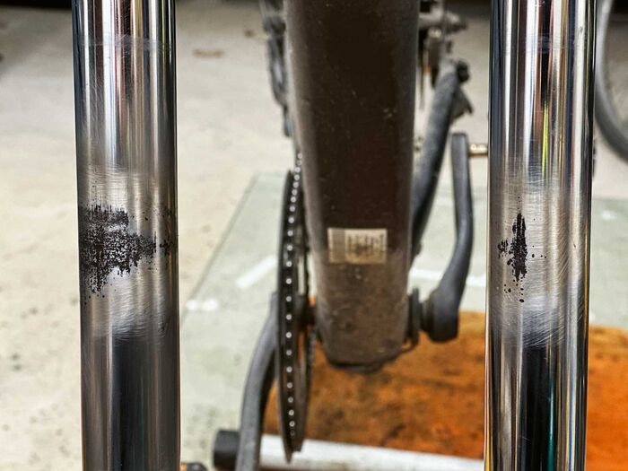 Auch am Trelago, das wesentlich weniger gelaufen ist, ist die Abnutzung an den Standrohren sichtbar.