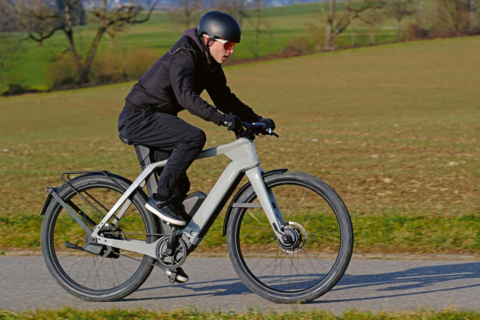Das Specter 1S Long Range begeisterte im Test mit überragender Leistung, filigranem Design, wartungsfreiem Riemenantrieb, gutem Licht, bequemer Sattelfederung und intuitivem Bedienkonzept mit riesigem Bildschirm.
