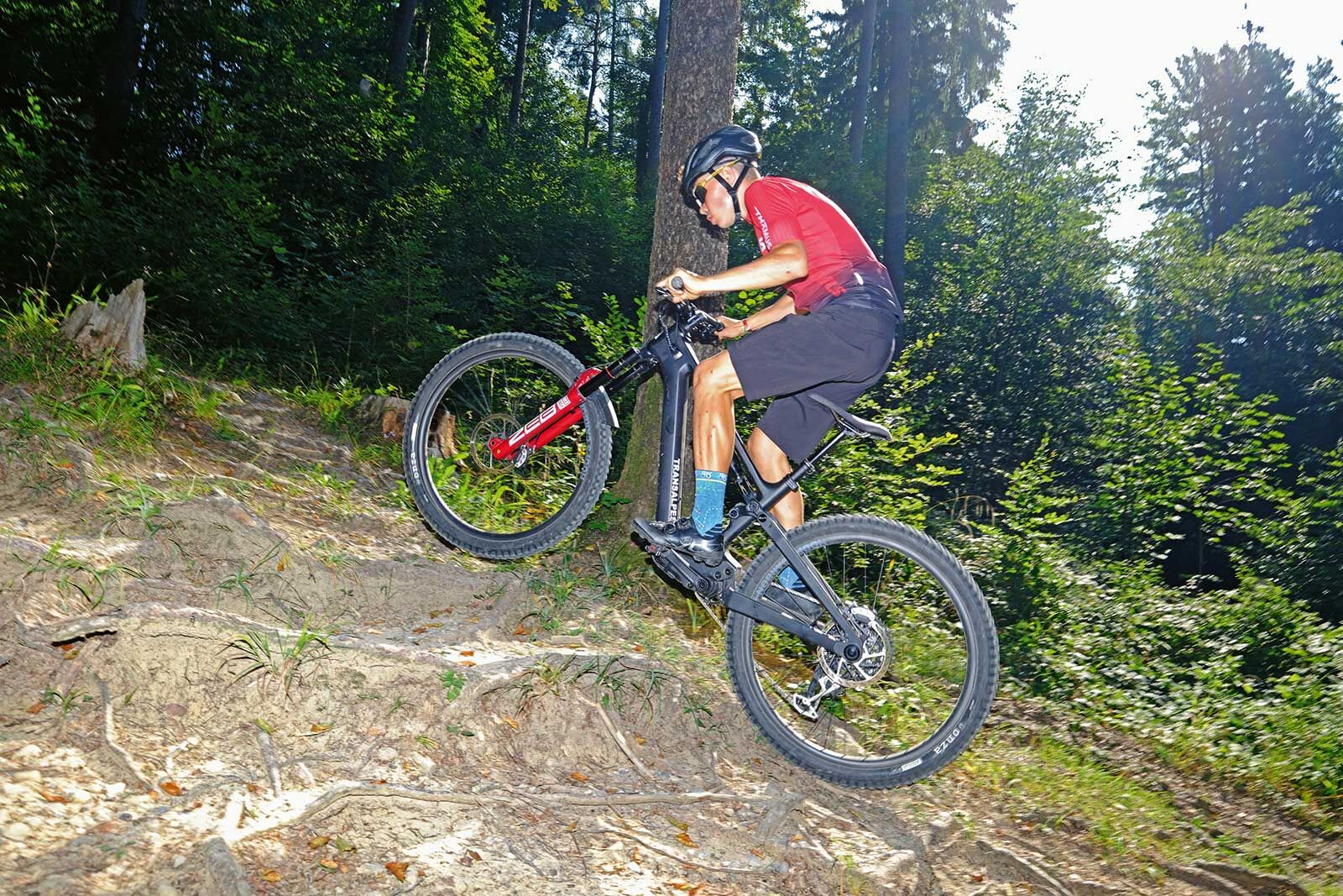 Starker Eindruck, natürliches Fahrgefühl: Der neue Bikedrive Air S im Transalpes E3 Enduro überzeugt beim E-Bike-Test.