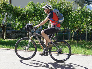 Da lacht das Herz des E-Bikers: Lockerer Anstieg nach Agarone.