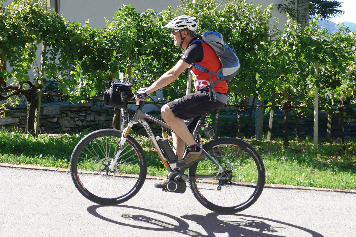 Da lacht das Herz des E-Bikers: Lockerer Anstieg nach Agarone.