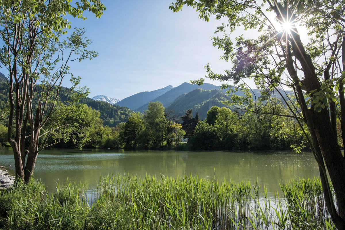 Von der Bündner Herrschaft erblickt man immer wieder den Rhein, zu dem man am Ende der Tour wieder hinunter und von da zurück nach Bad Ragaz fährt.