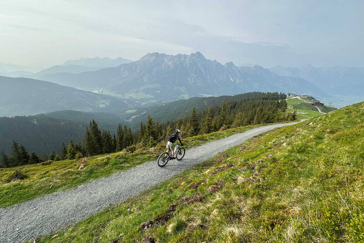 Unterwegs beim Revier-Check Leogang in Österreich mit herrlichem Panorama.