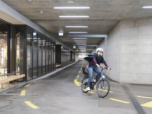 Preisgekrönte Velo­unterführung beim Bahnhofplatz.