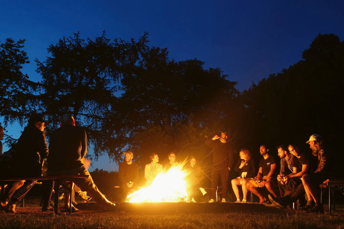 Bei «The Camp» von Ortlieb treffe ich eine Vielzahl von Backpackern und Content-Kreatoren; in Summe habe ich mehr Ausrüstung als alle anderen Teilnehmenden zusammen. Aber keiner schläft oder sitzt abends bequemer!