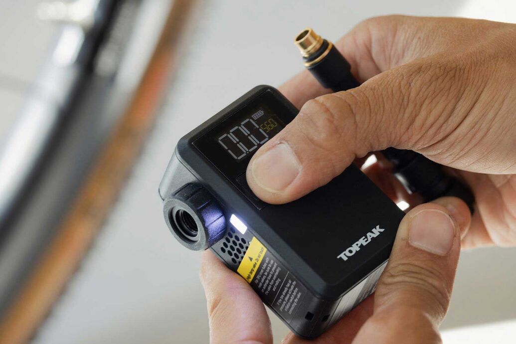 Minipumpe «E-Booster Digital Mini» von Topeak 