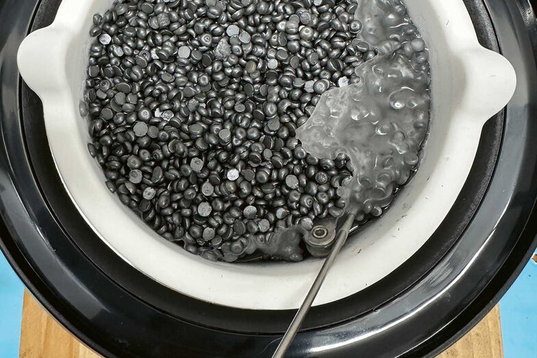 Die Kette sollte 20 Minuten bei 75º ins Wachsbad.