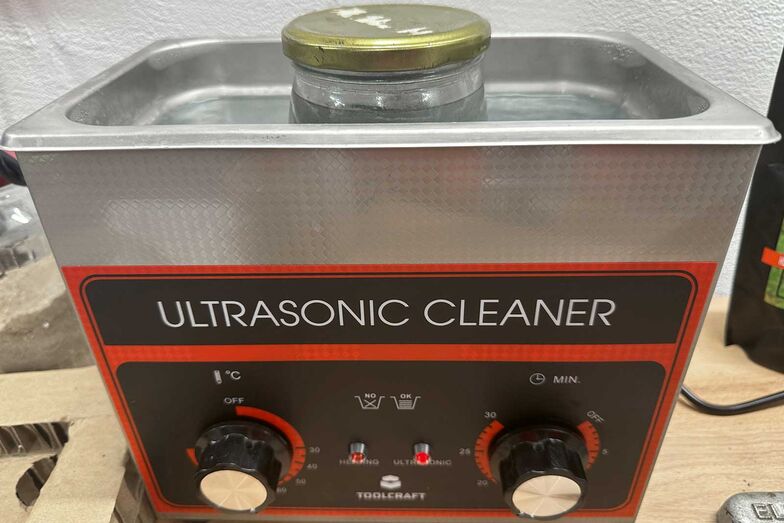 Ultraschall reinigt Ketten auch im Inneren.